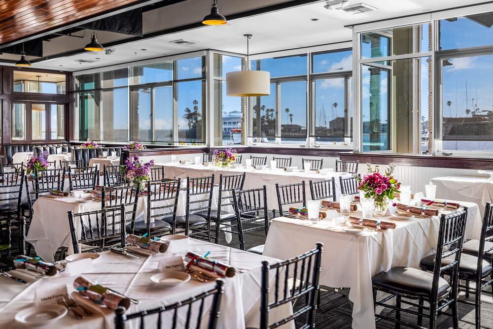 A Relaxed Day by the Water: Making the Most of a Scenic Outdoor Venue